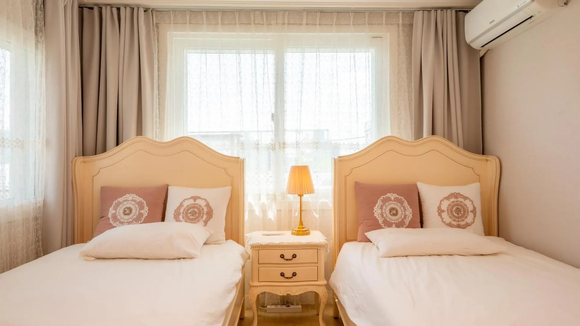 Holiday home Haiyan Design House - Feel Like A Vacation At City Seoul