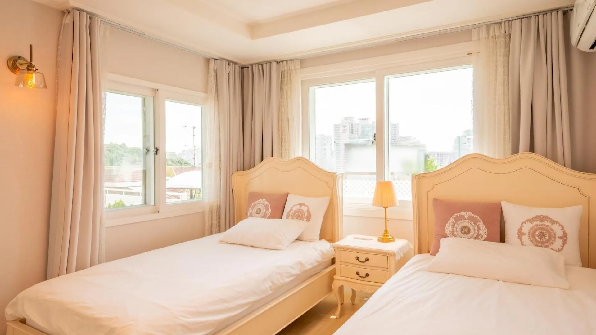 Holiday home Haiyan Design House - Feel Like A Vacation At City Seoul